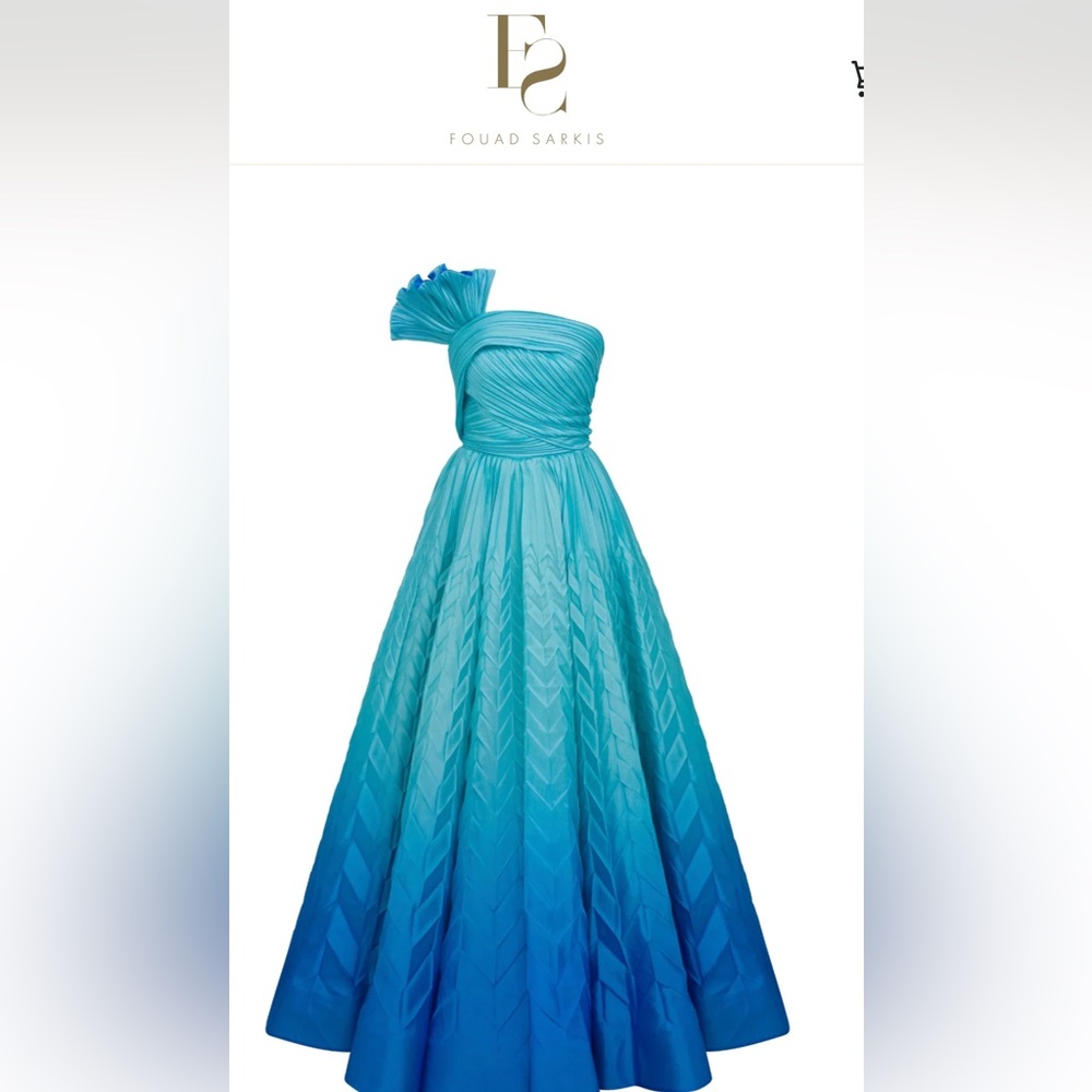 Fouad Sarkis 2746
Custom Belt, Petticoats, dust bag included. Worn once.
